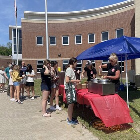 dîner extérieur à l'école
